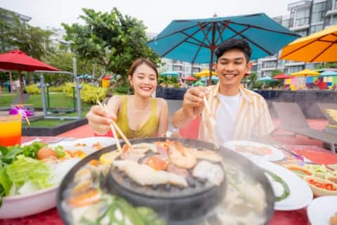 Couple eating Mookata in Thailand